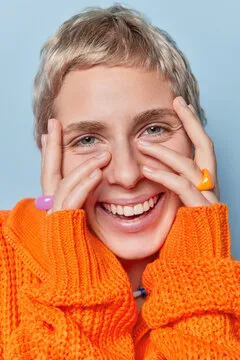 网红分析师 - 李静蕾